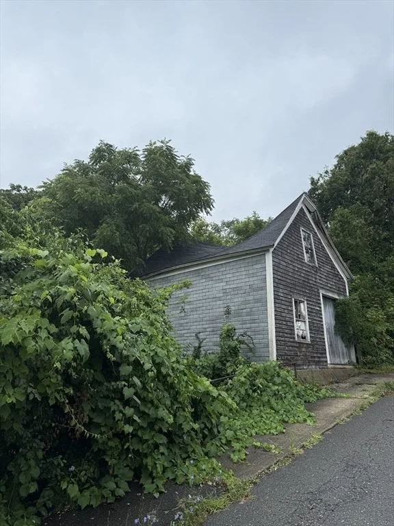 Photo of 1876 Main St