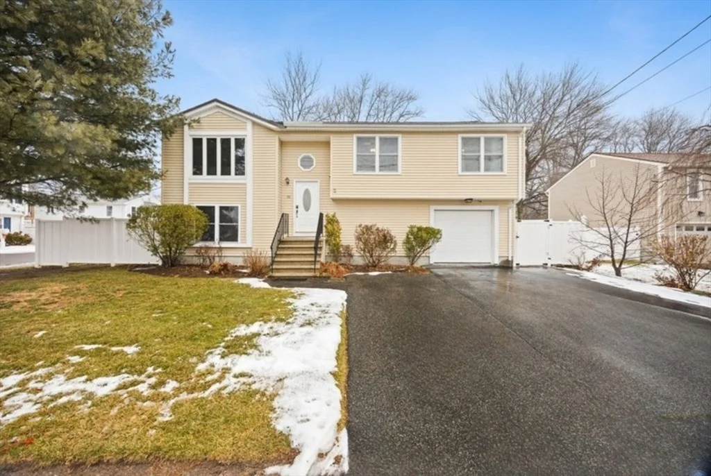 Photo of 86 Branch Ave.