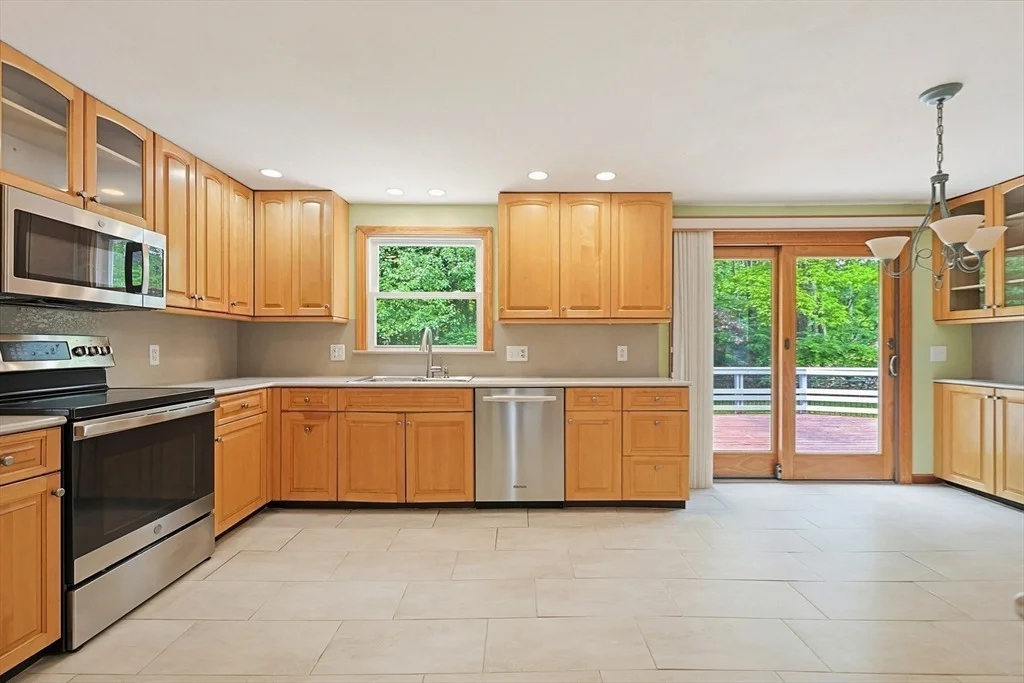 Photo of 7 Cahill Park Dr