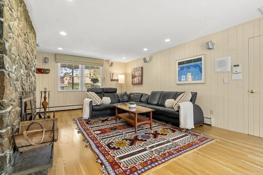 Photo of 30 Thompson Rd