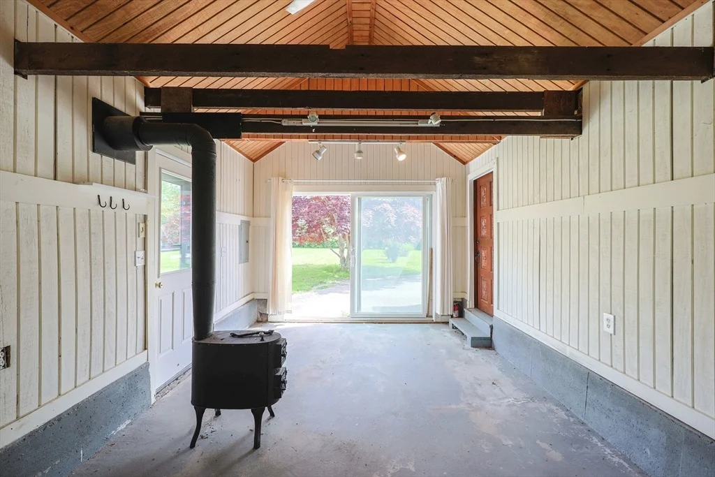 Photo of 460 W Main Rd
