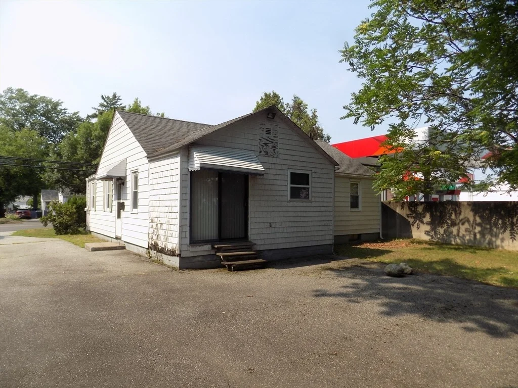 Photo of 1261 Page Blvd