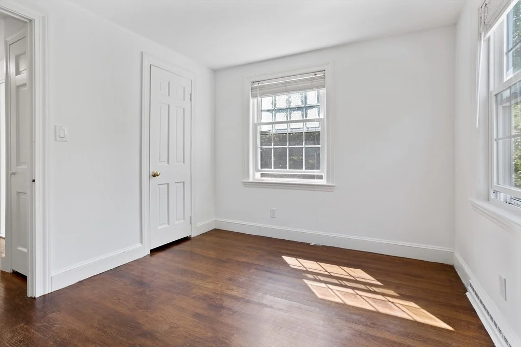 Photo of 4 Meadowbrook Rd