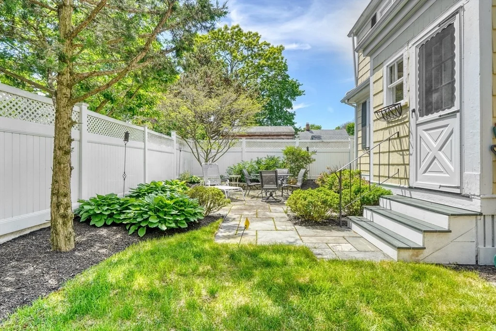Photo of 17 Old Brook Cir
