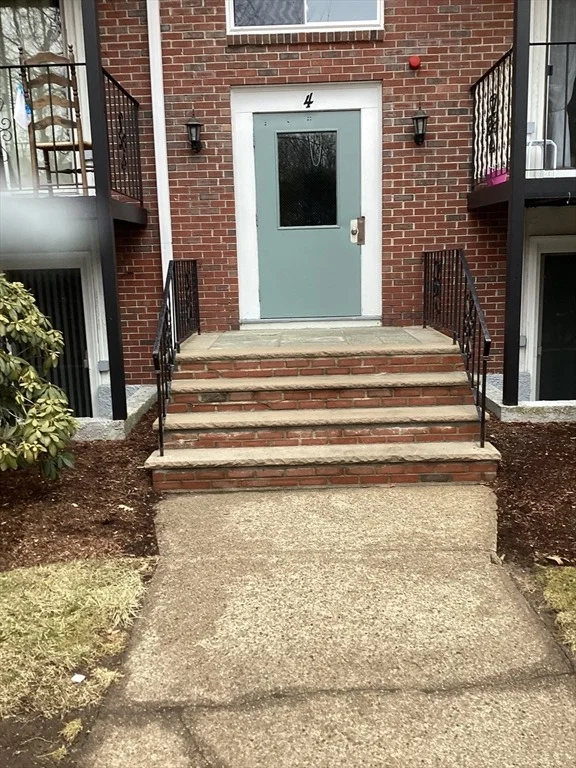 Photo of Unit 403 at 80 Walnut St