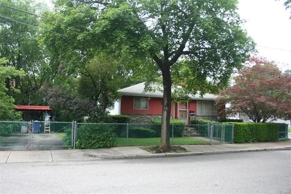 Photo of 42 Greenbrook Rd