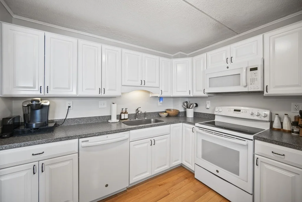 Photo of Unit 708 at 200 Cove Way
