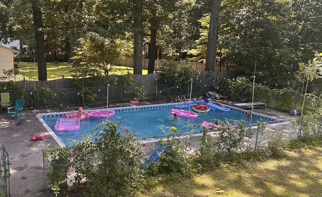 Photo of 166 Pomeroy Meadow Rd