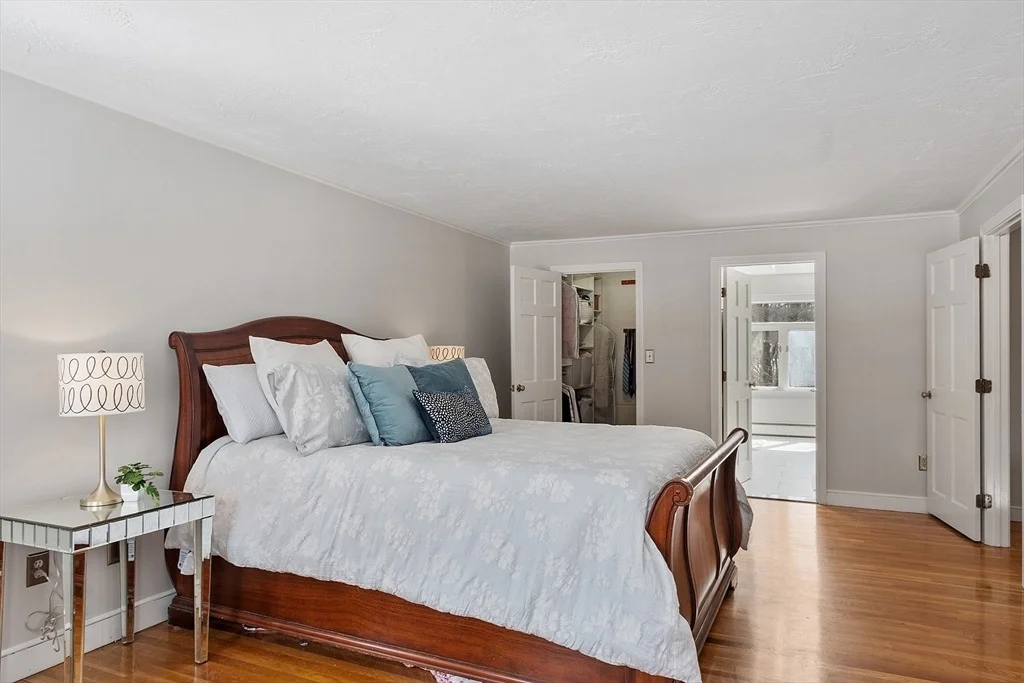 Photo of 7 Meadowbrook Cir