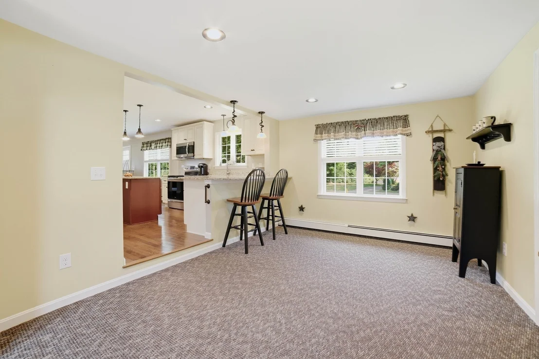 Photo of 425 River Road