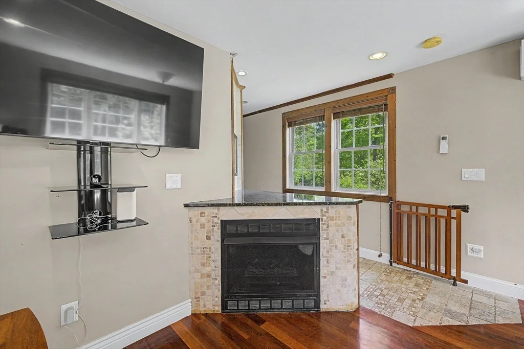 Photo of 195 Westhampton Rd