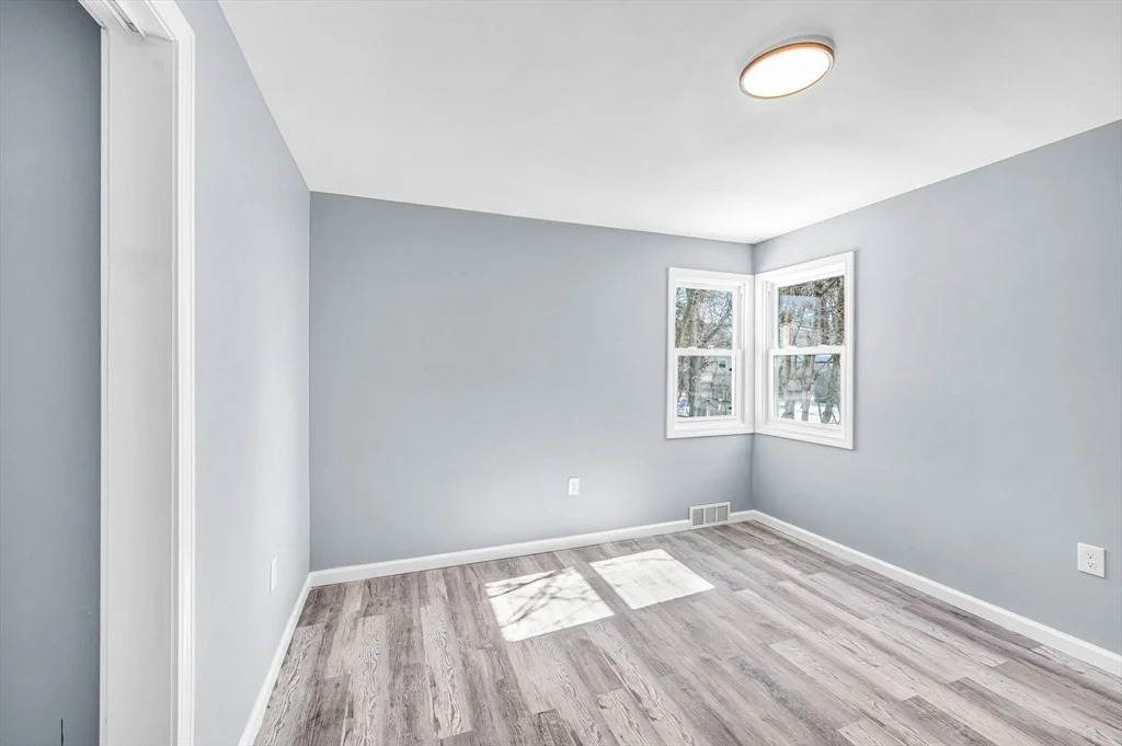 Photo of 297 Breckwood Blvd