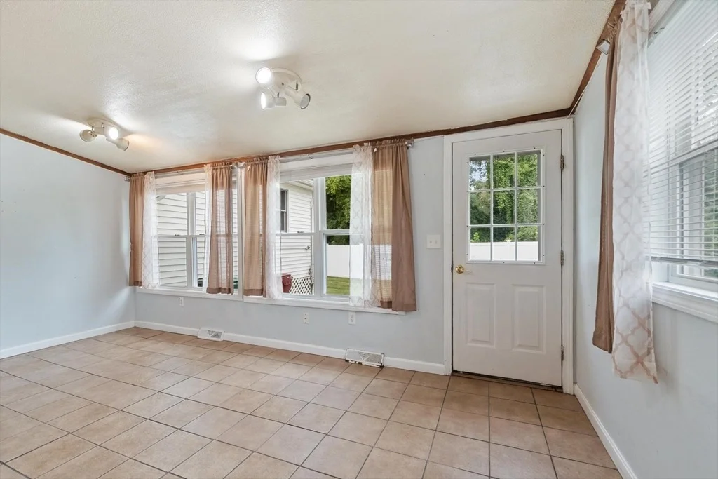 Photo of 170 Townsend Ave