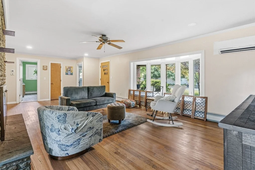 Photo of 6 Valley Ln
