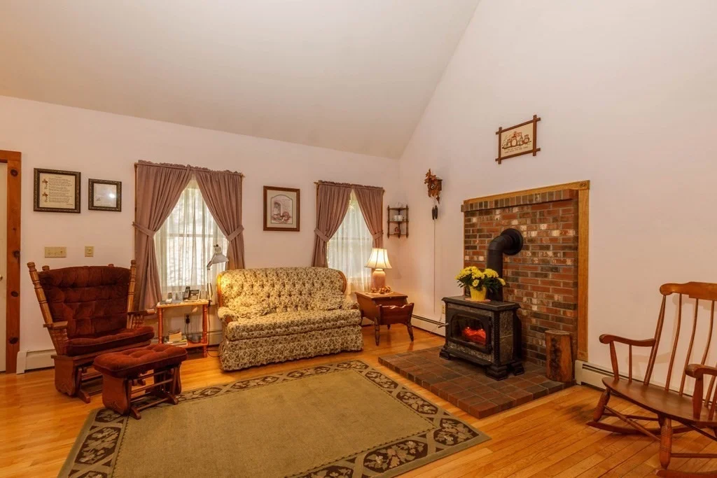 Photo of 260 East Road
