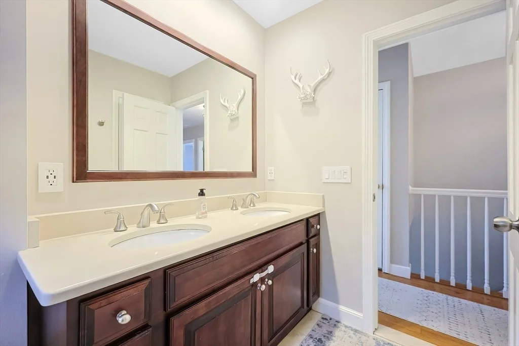 Photo of 8 Chickering Ln
