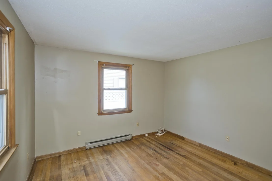 Photo of 956 Granby Rd