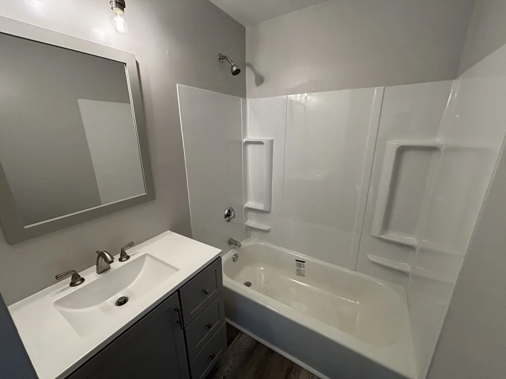 Photo of 62 Barlow Ave