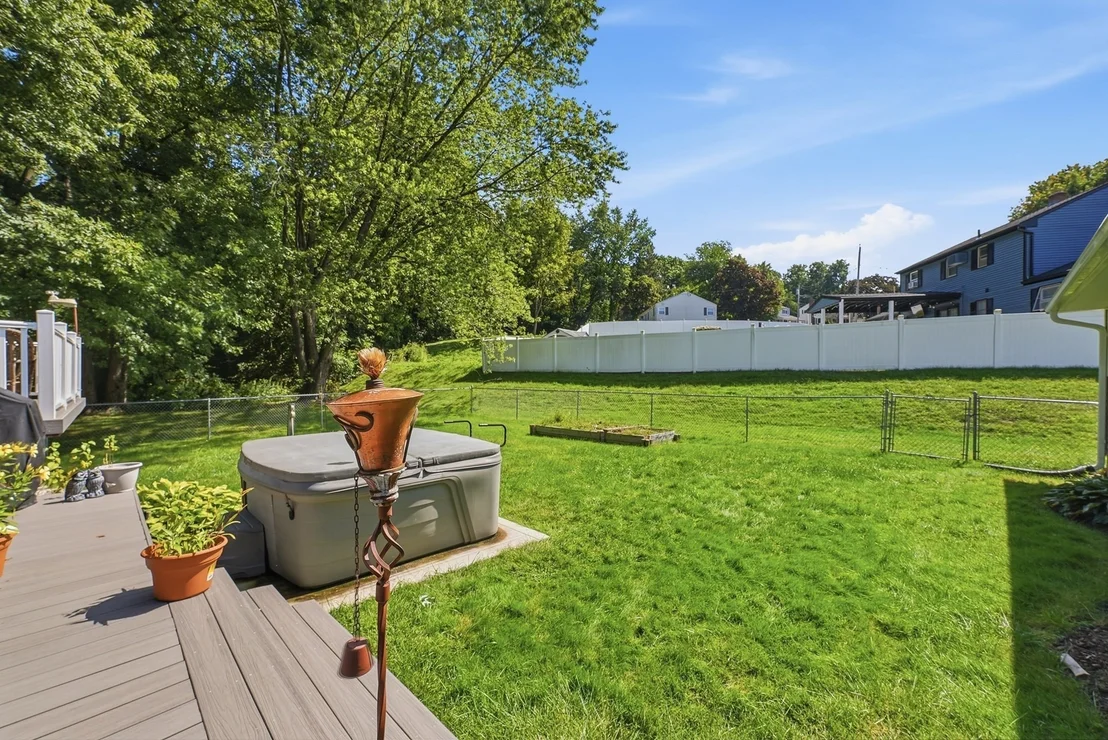 Photo of 75 Longwood Dr