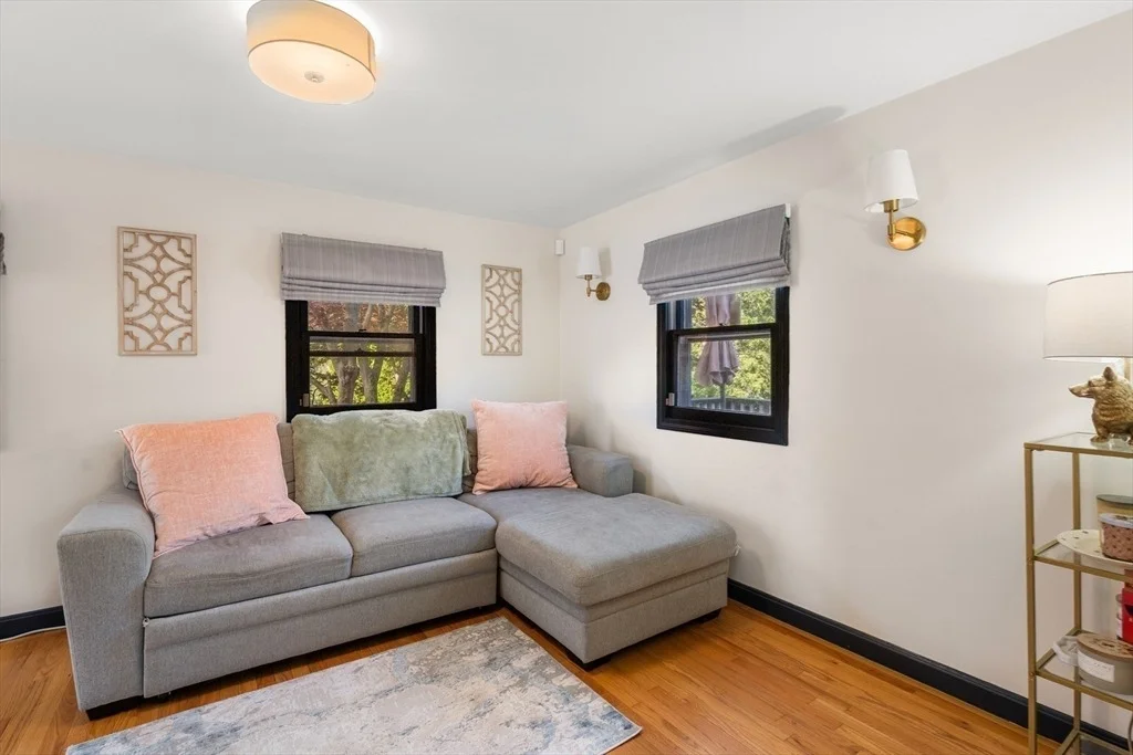 Photo of 84 Windsor Ave