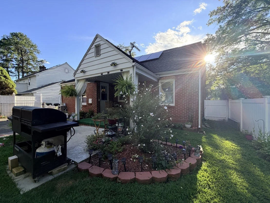 Photo of 169 Roosevelt Ave