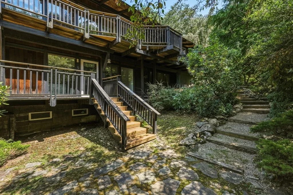 Photo of 5 Laurel Ridge Dr