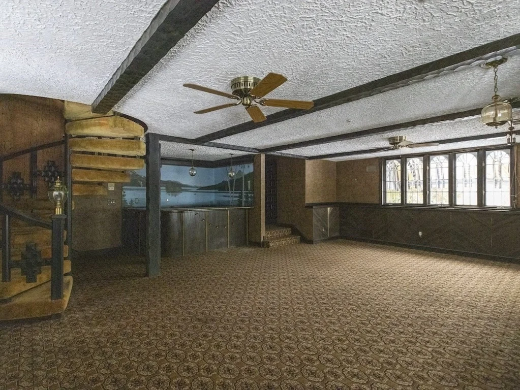 Photo of 233 Annette Ave