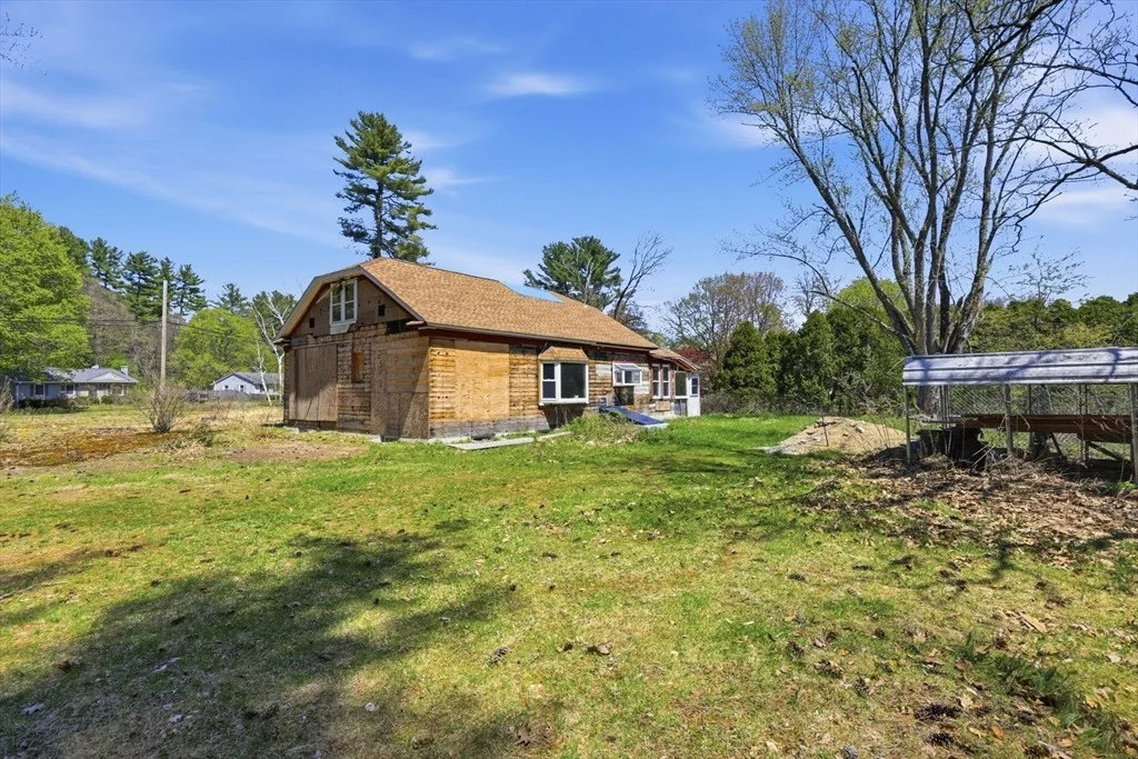 Photo of 1024 Westhampton Rd