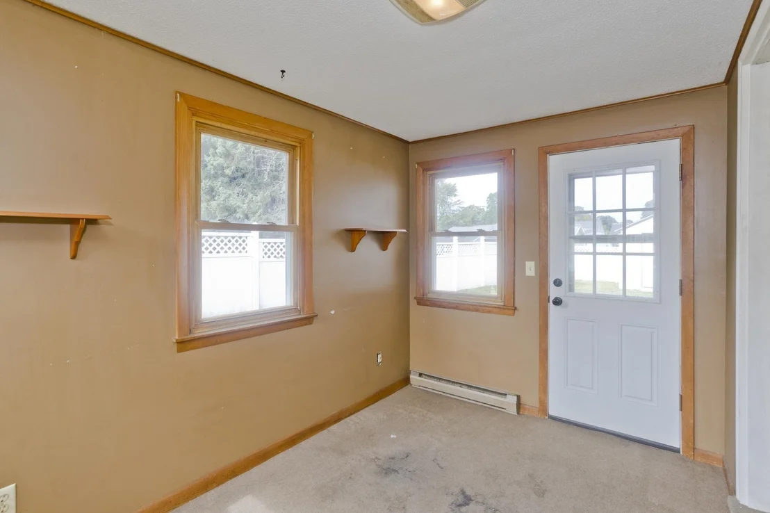 Photo of 956 Granby Rd