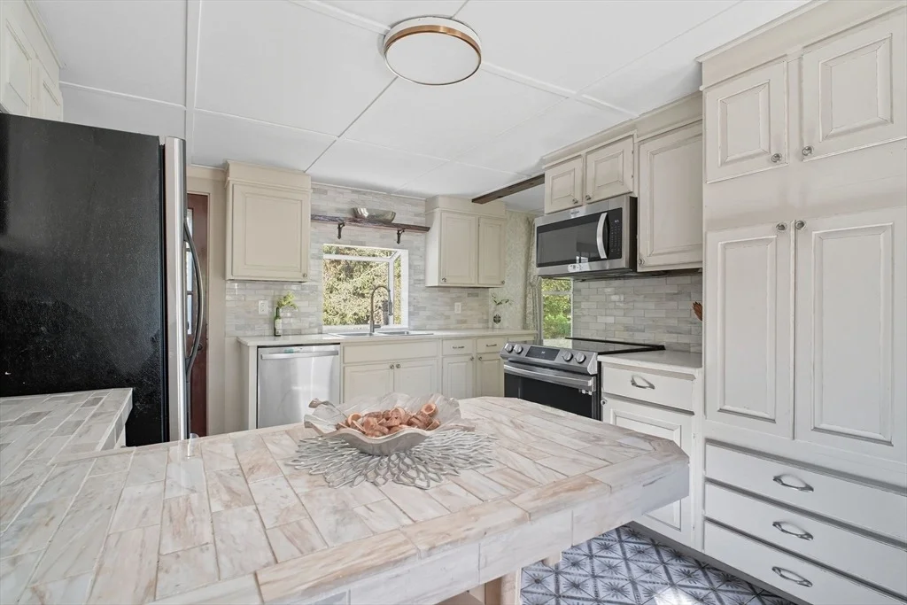 Photo of 259 Long Plain Rd