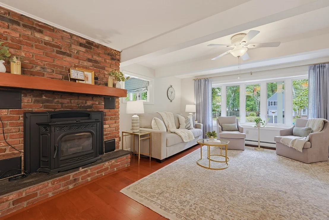 Photo of 45 Surrey Dr