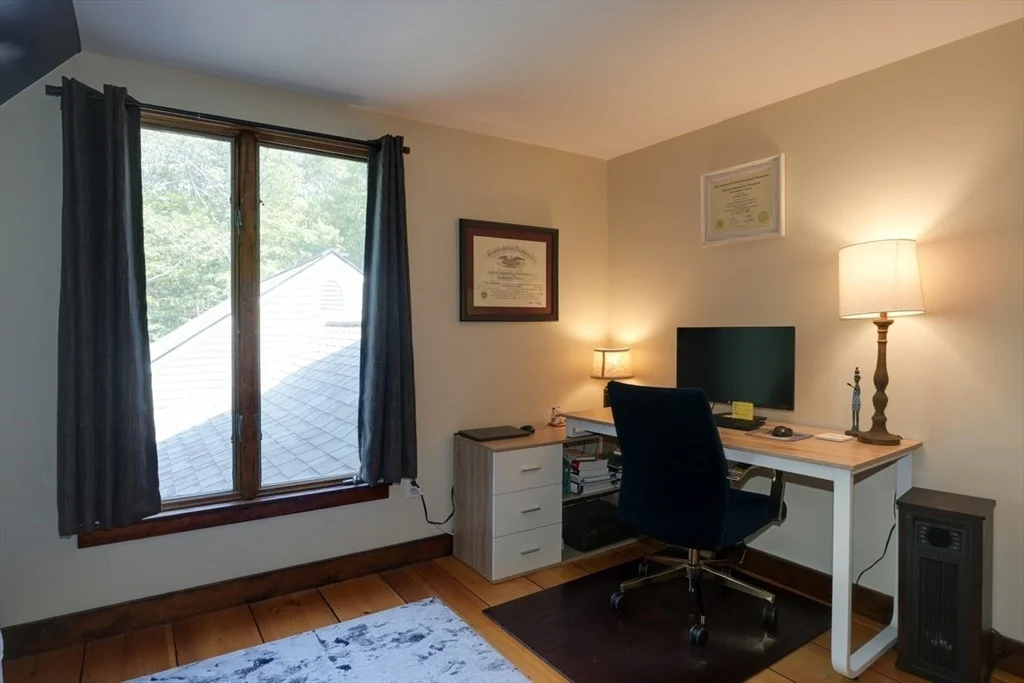 Photo of 18 Bay Path Dr