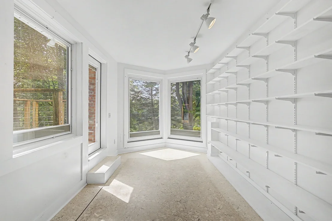 Photo of 293 Meadow Rd
