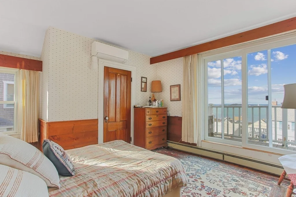 Photo of 48 Holbrook Ave