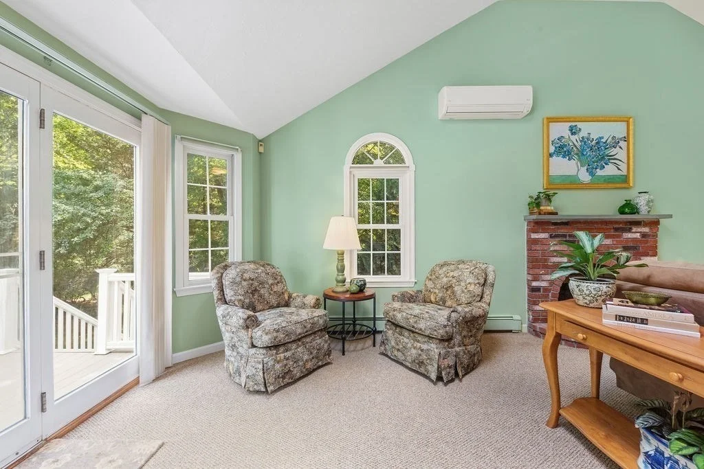 Photo of 18 Fredric Ln