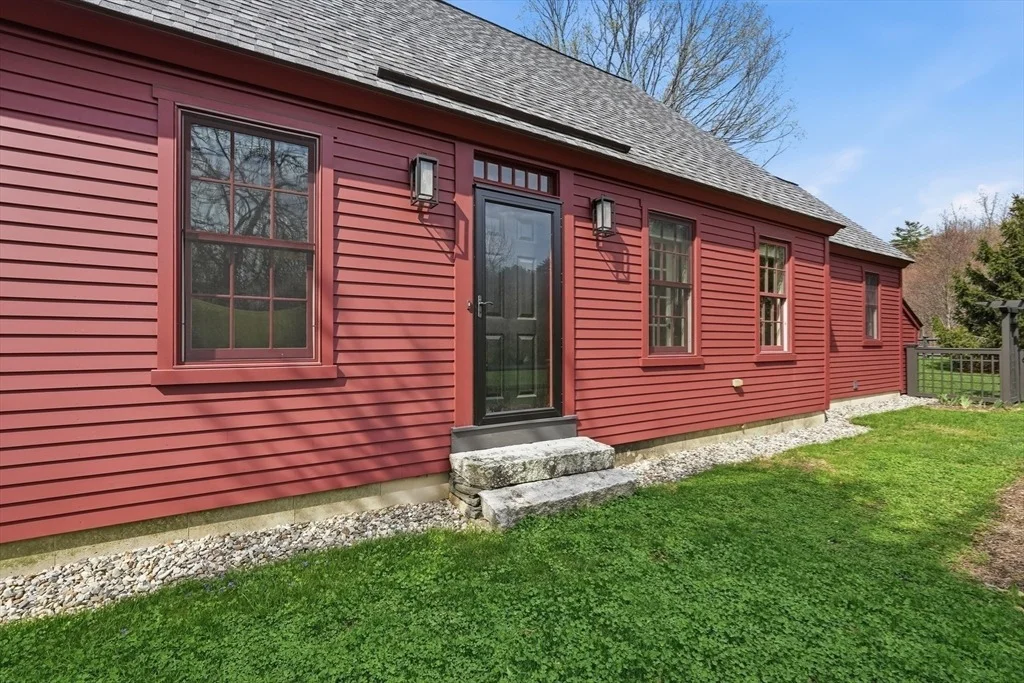 Photo of 281 Leverett Rd