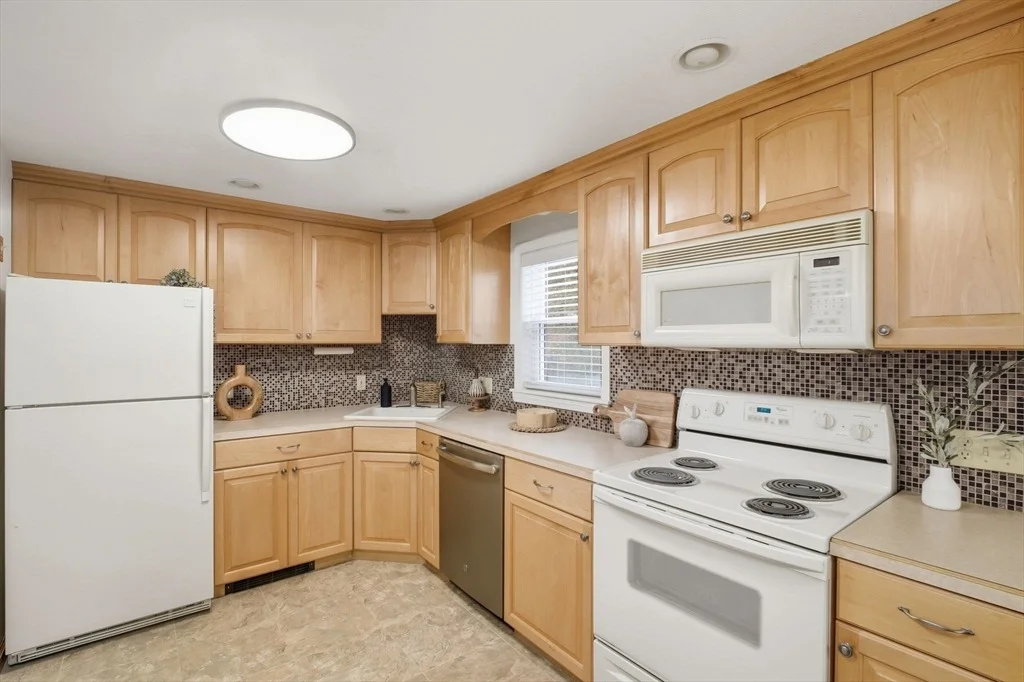 Photo of 221 Glenoak Dr