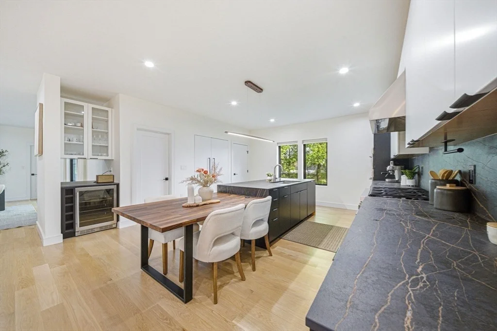 Photo of 284 Webster St