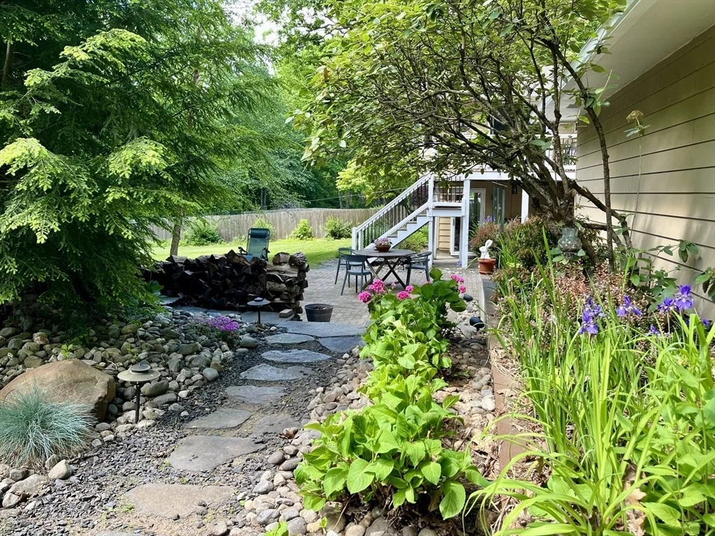Photo of 866 Burts Pit Rd