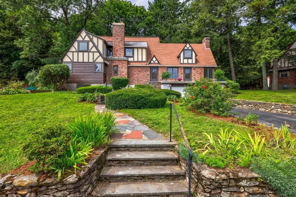 Photo of 6 Old Brook Dr