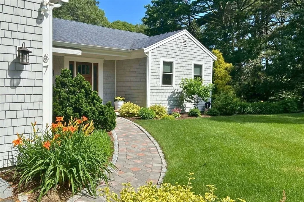 Photo of 87 N Pond Dr