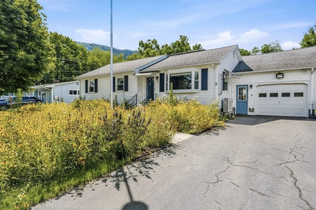 Photo of 8 Richardson Cir