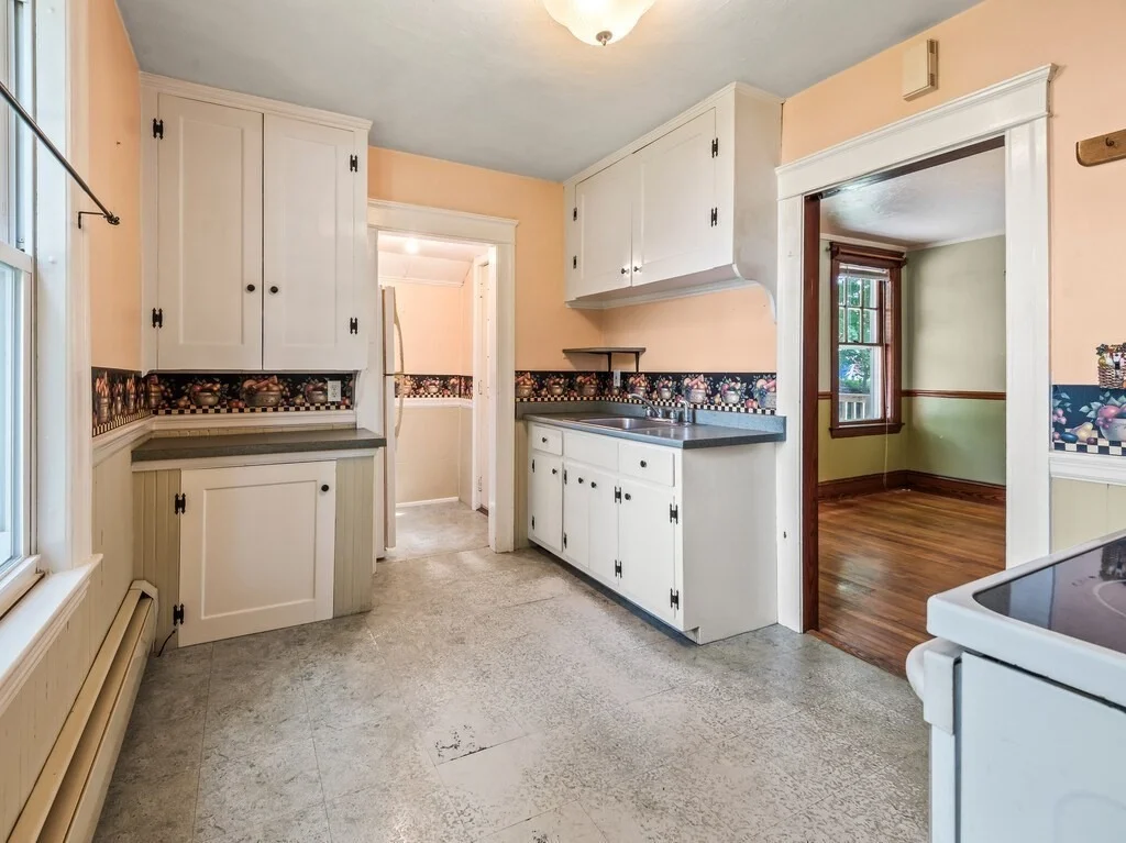 Photo of 34 Tiverton Parkway