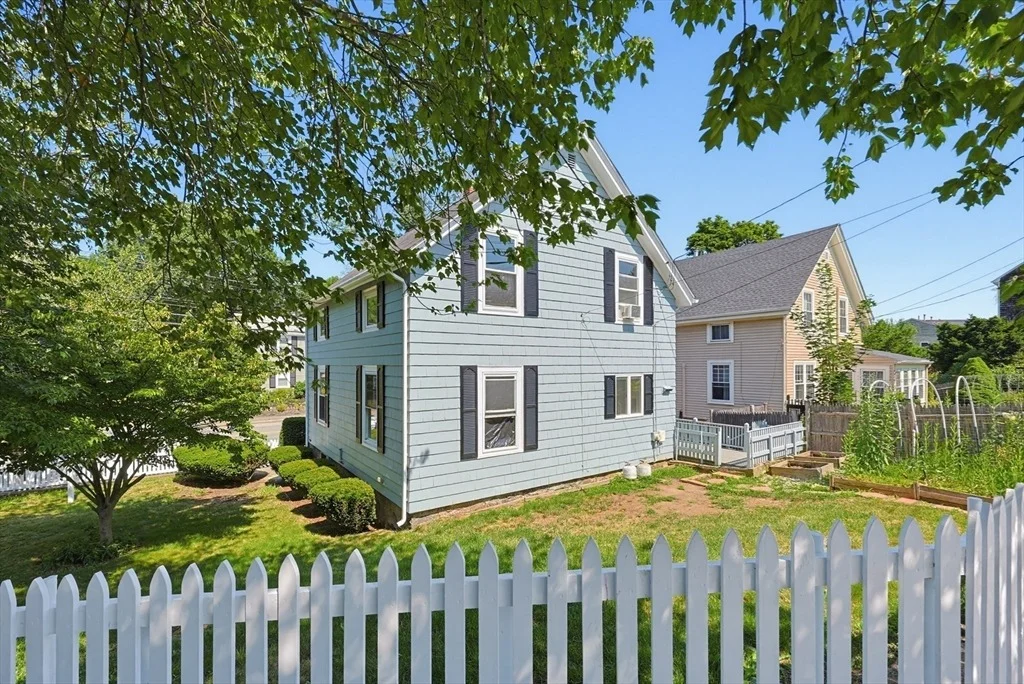 Photo of 210 Pleasant Street
