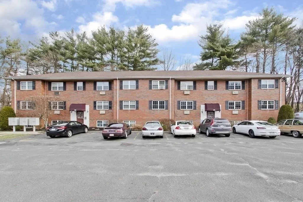 Photo of Unit E at 10 Maple Crest Cir