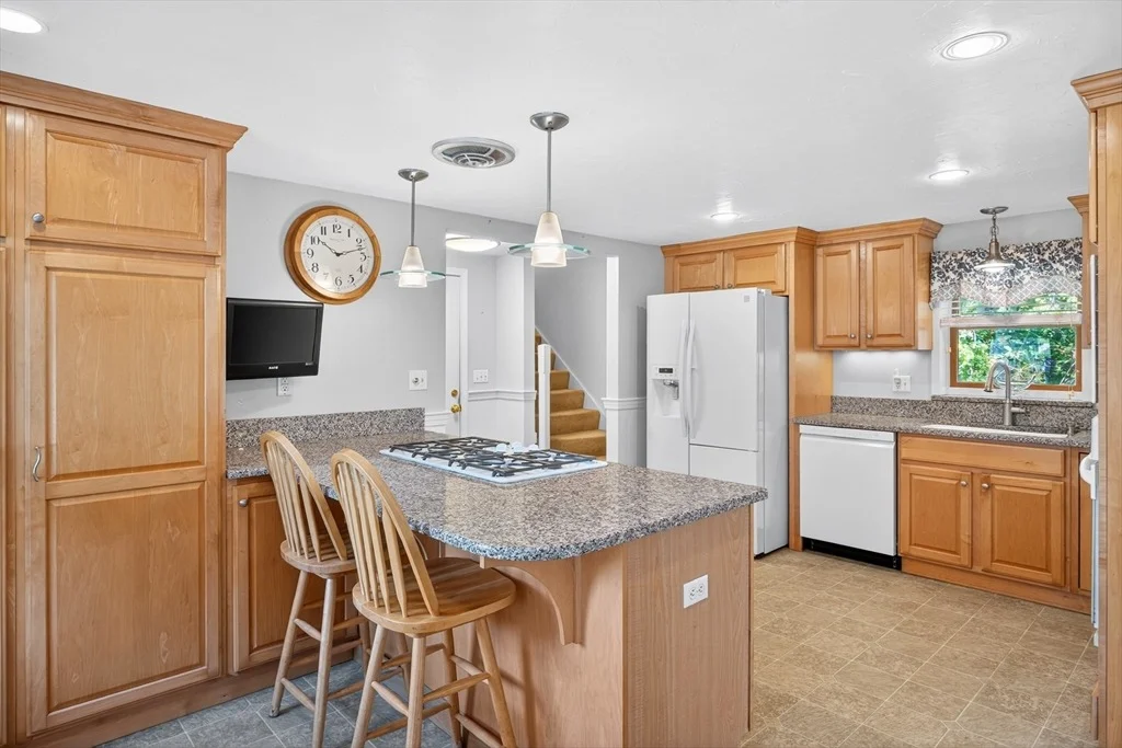 Photo of 158 Lakeside Dr