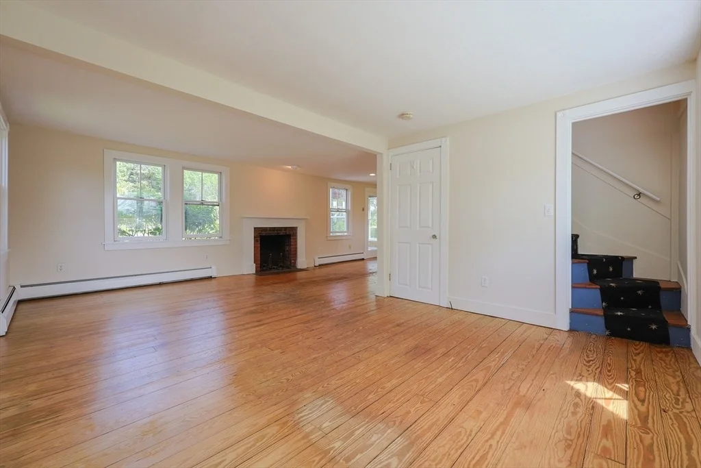 Photo of 460 W Main Rd