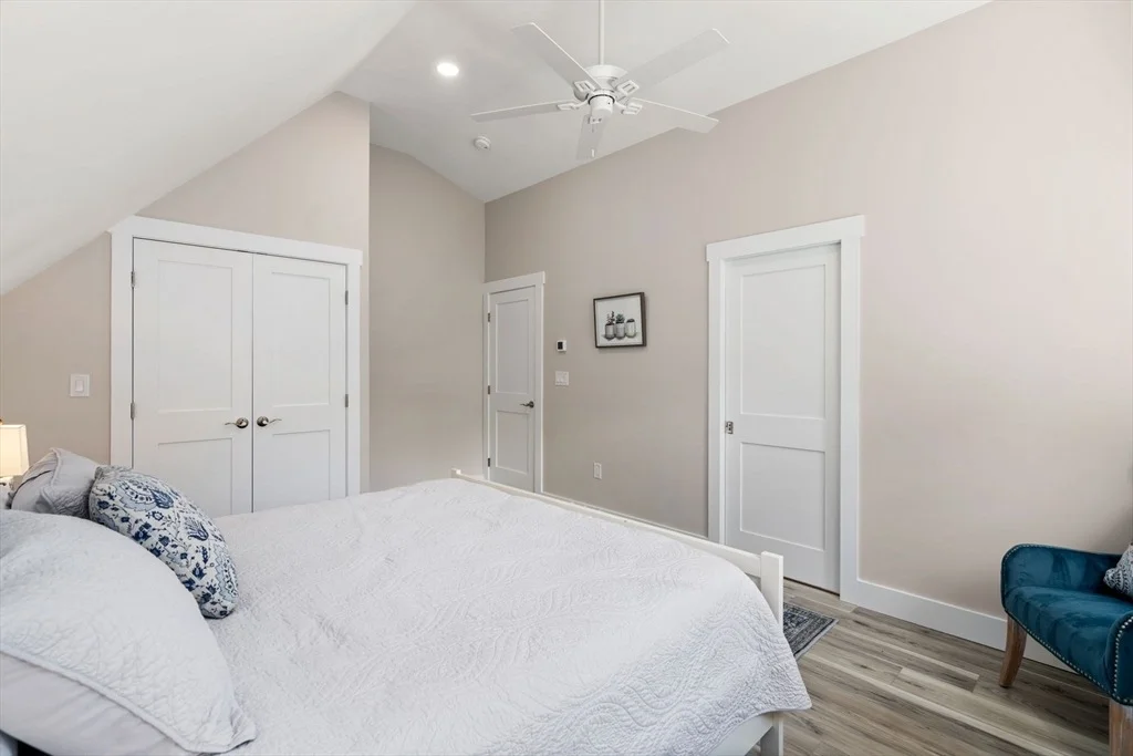 Photo of 44 Pine Point Rd