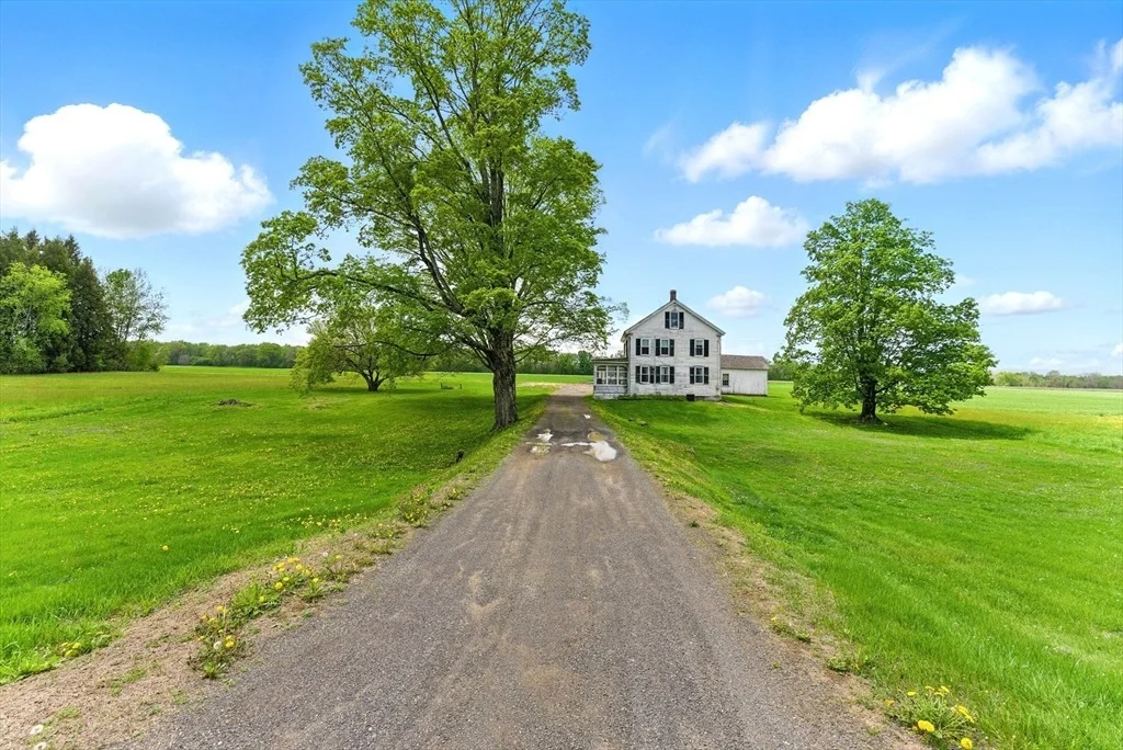 Photo of 394 River Dr