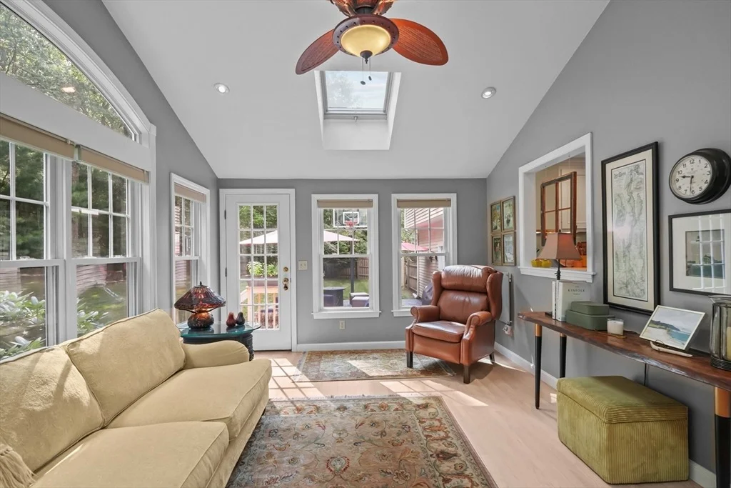 Photo of 28 Oxford Dr